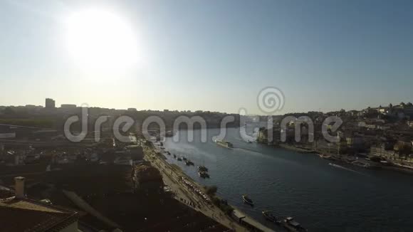 多罗河在波尔图的晴天视频的预览图