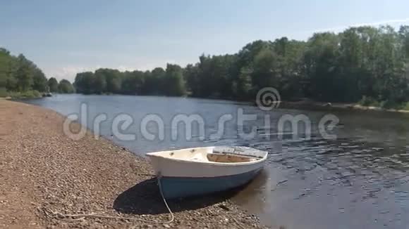 河景带舟视频的预览图