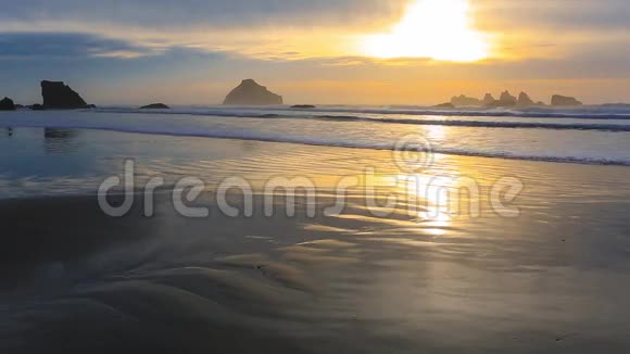 太平洋海岸的日落视频的预览图