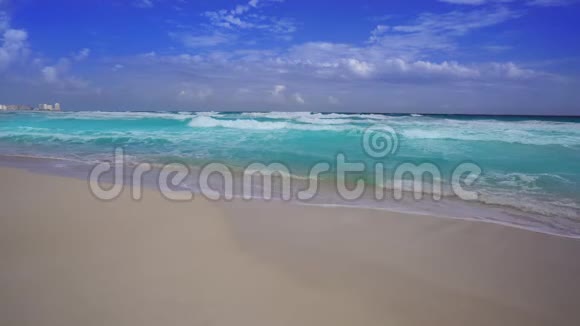 加勒比海绿松石海热带海滩视频的预览图