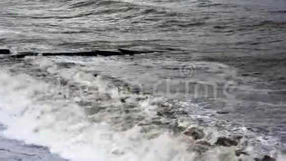 黑海上的风暴脏水和巨浪视频的预览图
