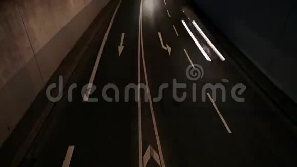 夜间交通视频的预览图