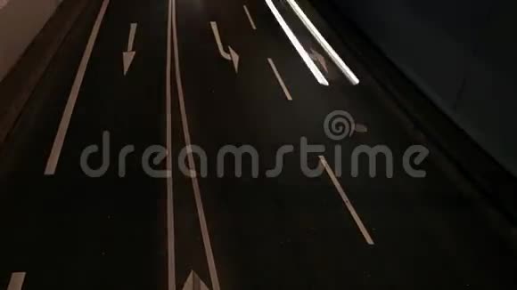 夜间交通视频的预览图