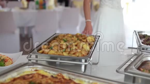 餐饮婚礼自助餐活动视频的预览图