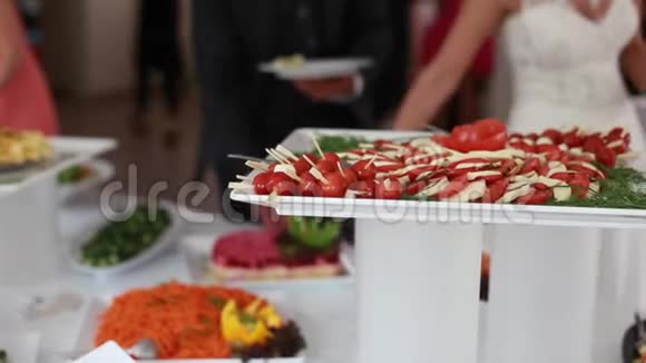 餐饮婚礼自助餐活动视频的预览图
