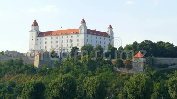 布拉迪斯拉发城堡景观斯洛伐克4K视频的预览图