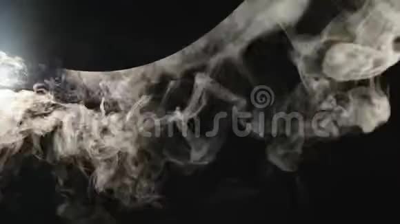 黑色背景上的云烟抽象视频的预览图