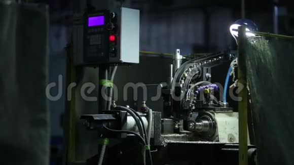 工厂的技术机器处理详情视频的预览图