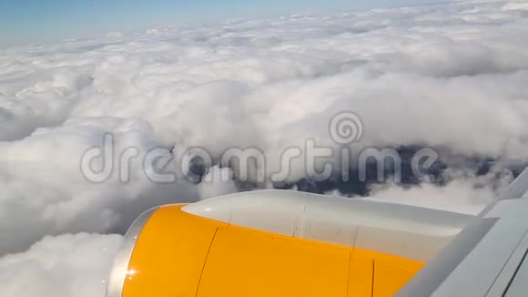 空中的飞行视野视频的预览图