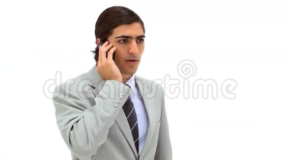 一个商人在打电话视频的预览图