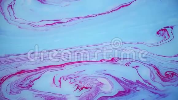 水上蓝紫色墨水的污渍摘要背景片段视频的预览图