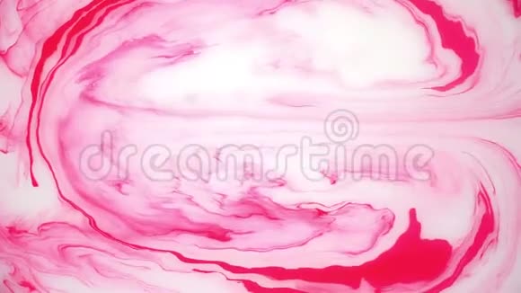 水上沾着粉红色的墨水摘要背景片段视频的预览图