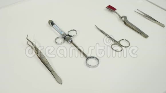 牙科器具在牙科柜中关闭医疗器械视频的预览图