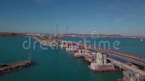 克里米亚大桥施工造桥的过程桥梁的跨度和拱的装配视频的预览图