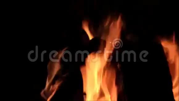 壁炉里着火了视频的预览图