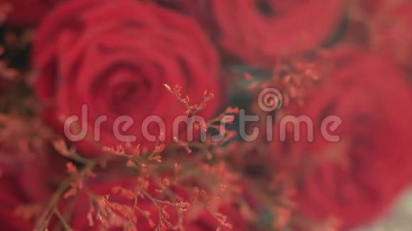 玫瑰花束婚礼装饰视频的预览图