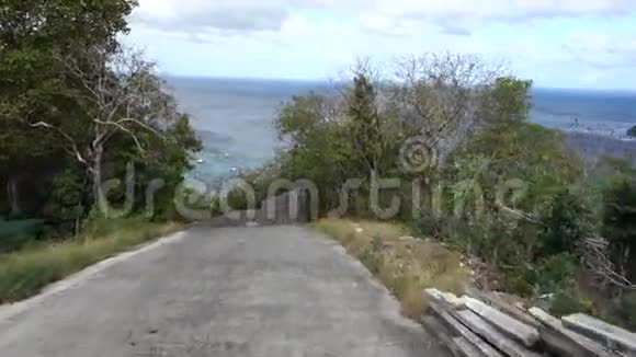 从加勒比海的贝基亚山顶开车视频的预览图