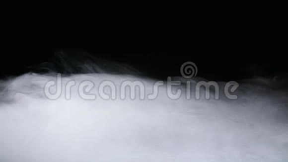 真实的干冰烟云雾覆盖视频的预览图
