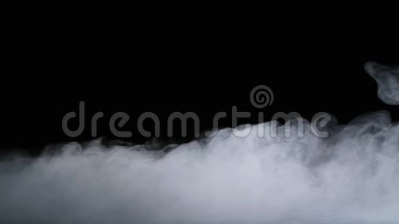 真实的干冰烟云雾覆盖视频的预览图