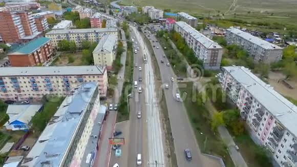 布里亚蒂亚共和国俄罗斯乌兰乌德市街道的鸟瞰图视频的预览图