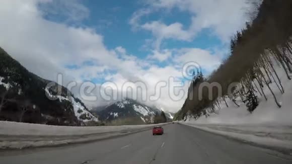 冬季驾车穿越美国乡村视频的预览图