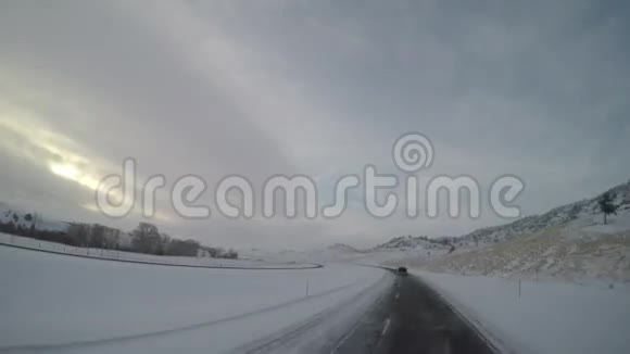 冬季驾车穿越美国乡村视频的预览图