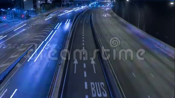 巴塞罗那夜间交通小径效应视频的预览图