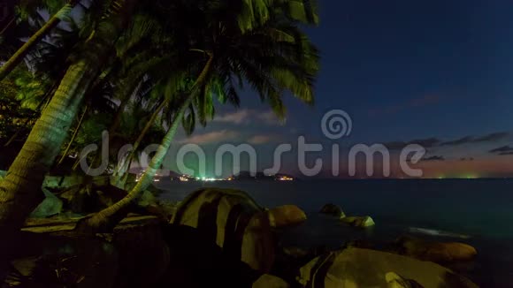 普吉岛日落黄昏棕榈滩全景4k时间间隔泰国视频的预览图