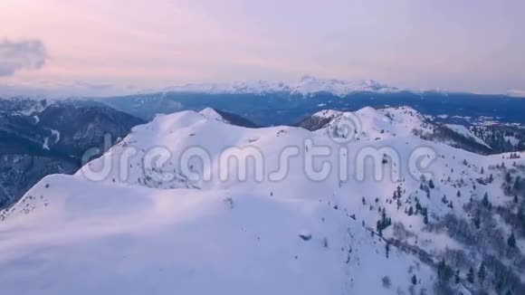 冬天的高山视频的预览图