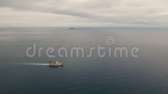 旅客轮渡船的鸟瞰图菲律宾视频的预览图