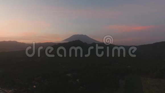 印度尼西亚巴厘岛山区日落视频的预览图