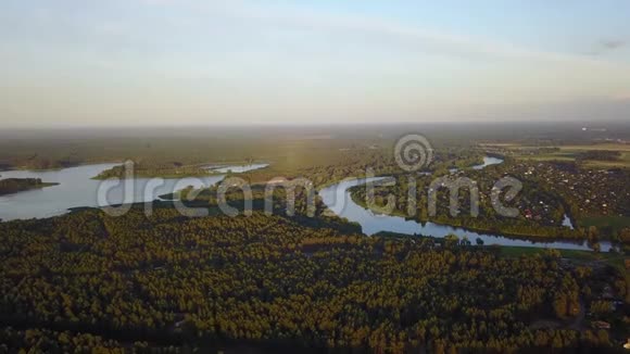 鸟瞰乡村高贾湖野外无人机顶景4KUHD视频视频的预览图