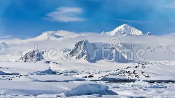 南极洲自然白雪覆盖的山脉视频的预览图