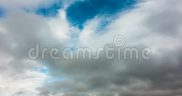 不同级别的云的同时移动时间失误视频循环视频的预览图