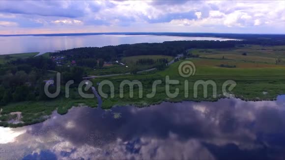 拉脱维亚湖和国家公园拉兹纳的鸟瞰图视频的预览图