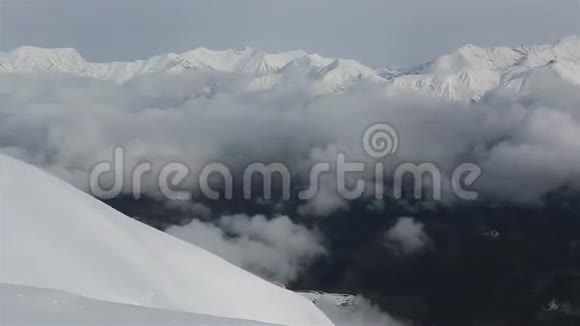 高加索山脉美丽的山峰视频的预览图