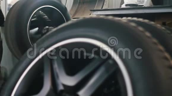 轮胎服务机械车间视频的预览图