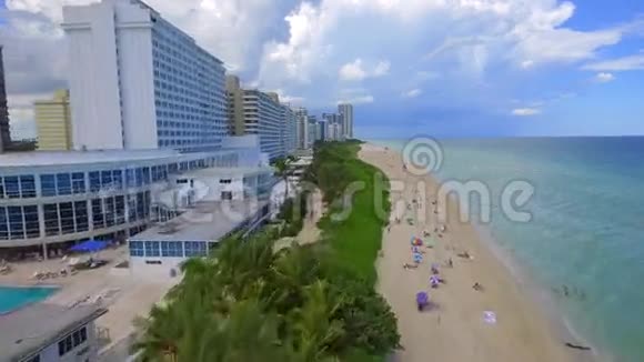 沙滩现场航拍视频视频的预览图