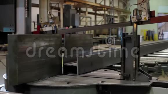 工厂自动切割机视频的预览图