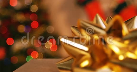 金色圣诞装饰视频的预览图
