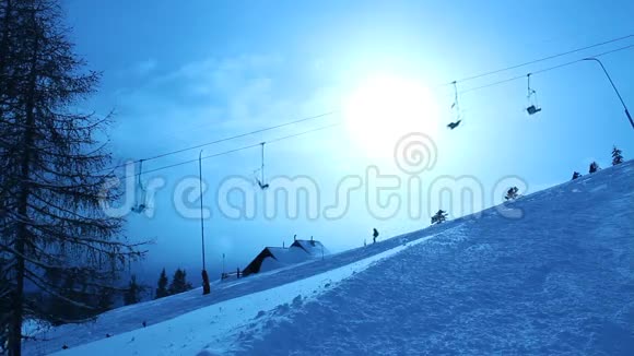 冬季滑雪中心视频的预览图