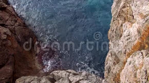 马洛卡岛海湾的深蓝色大海视频的预览图