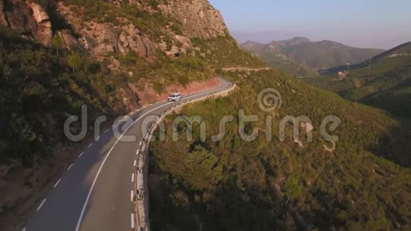 乘坐日本小型面包车在山区旅行视频的预览图