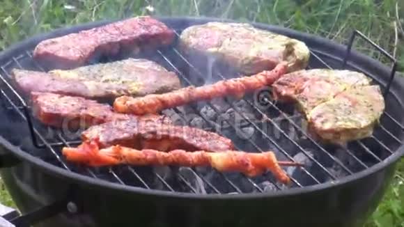 烧烤上的肉视频的预览图