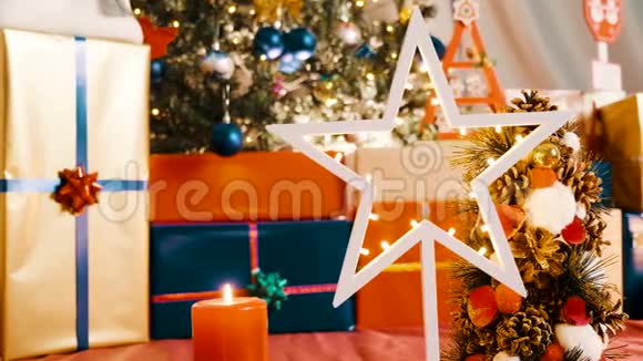 家中的圣诞装饰圣诞树和花环视频的预览图