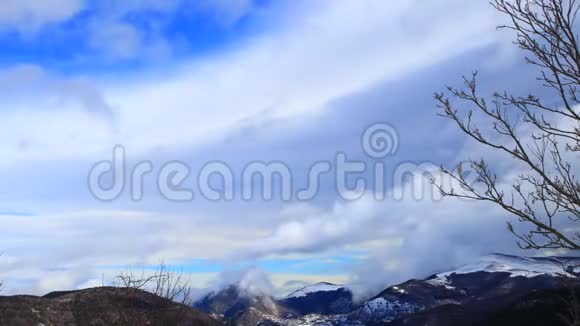 在法国的旅行中拍摄的比利牛斯的雪景视频的预览图