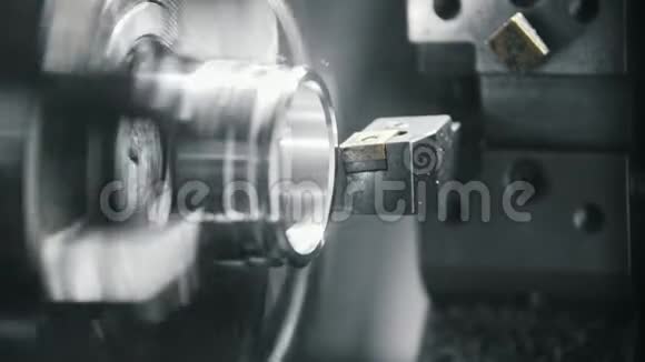 工厂机器上金属细节的制造视频的预览图