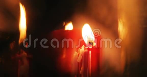 蜡烛燃烧的特写视频的预览图