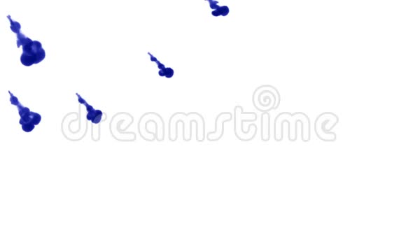 蓝色墨水注入的3D渲染溶解并在白色背景上的水中扩散LumaMatte作为通道视频的预览图