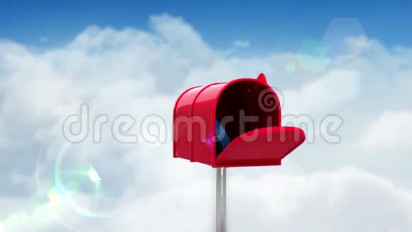 在多云背景下邮箱中的符号视频的预览图